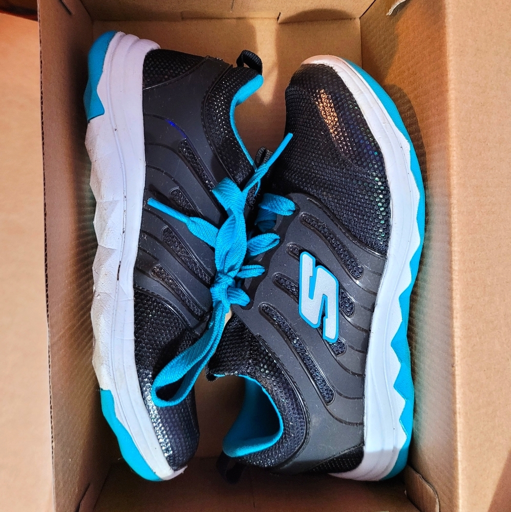 Sketchers girls shoes size 1.5
